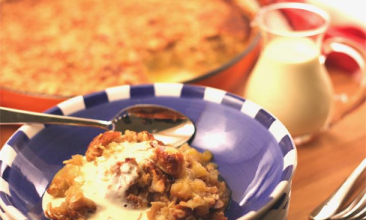Apple, mango and almond crumble