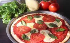 Caprese pizza