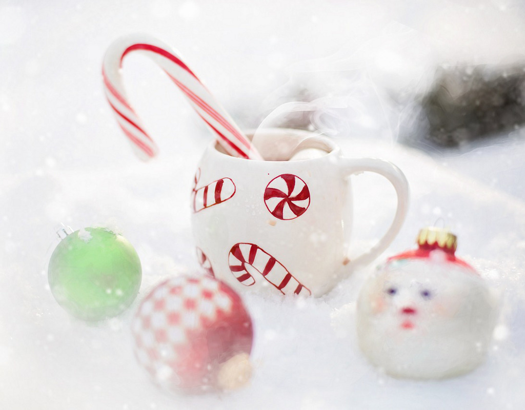Set Regalo Tazza Bianca Da Colorare Per Bambini - Con Pastelli E Motivi Di Natale