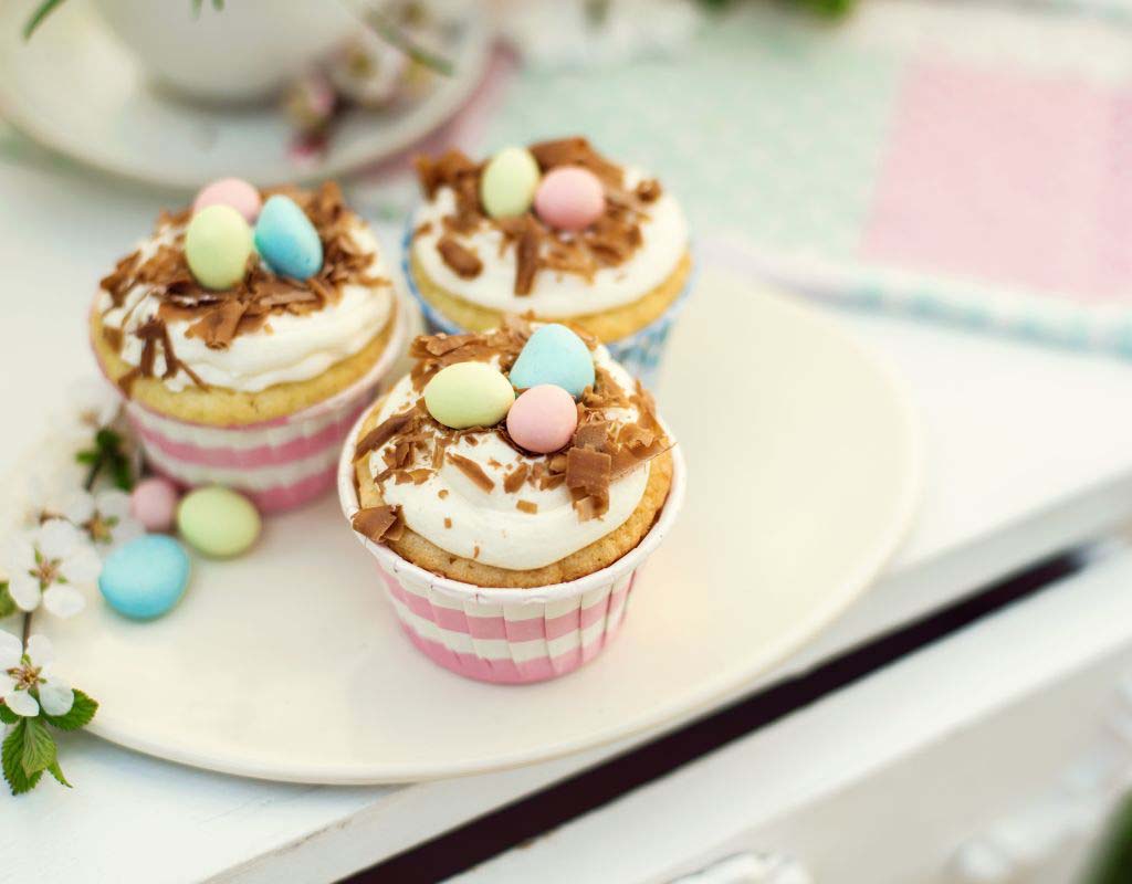 White chocolate easter egg cupcakes
