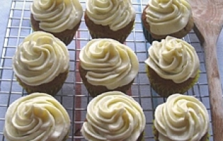 Banana mini muffins with cream cheese icing