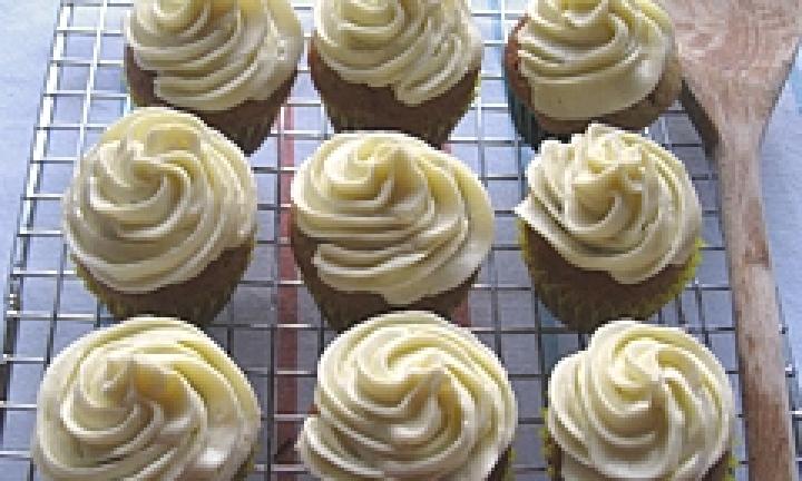 Banana mini muffins with cream cheese icing