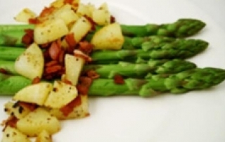 Asparagus with crispy bacon and potato