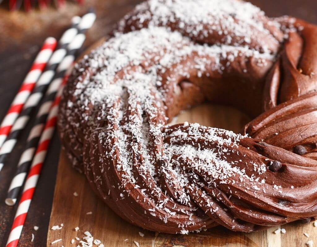 Almond and chocolate Easter bread