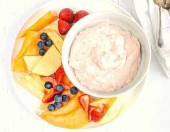 Gluten-free marshmallow and passionfruit dip