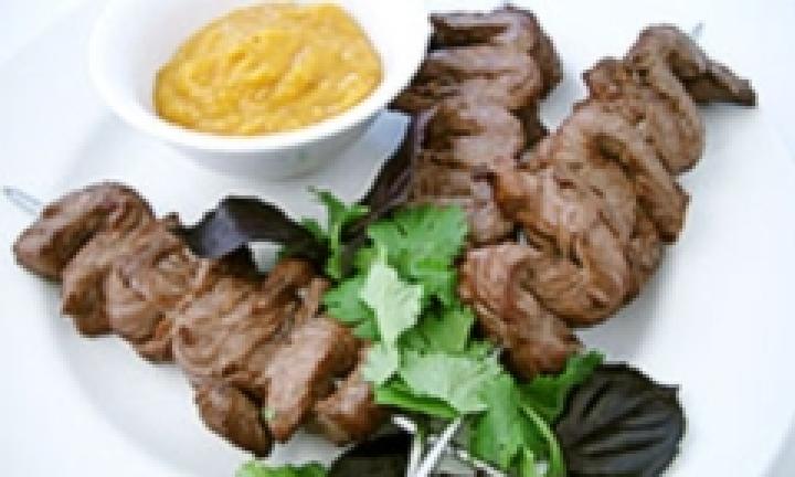 Beef skewers with peanut sauce