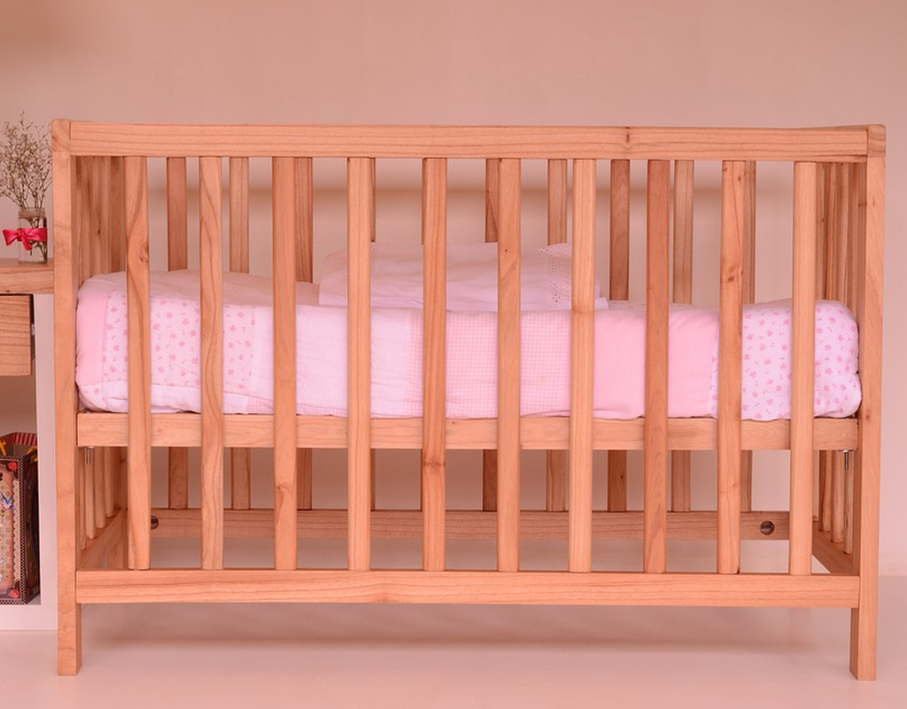 Safe nursery cot and mattress