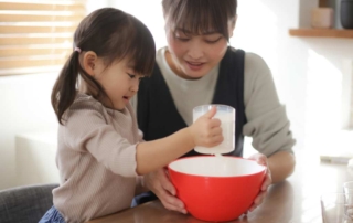 Teach your kids to cook during the holidays!
