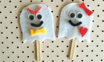 Ghosty finger puppets