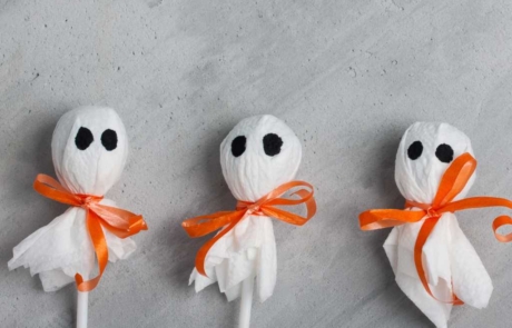 Halloween ghost lollipops