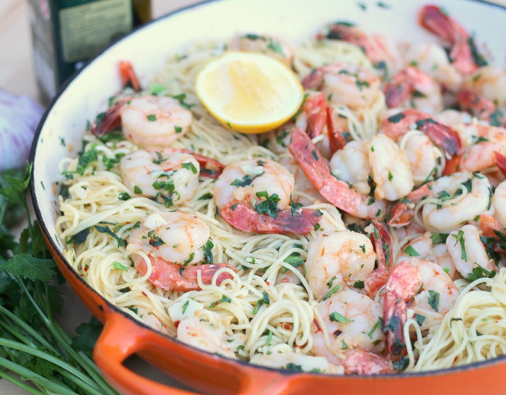 Lemon and garlic prawn pasta