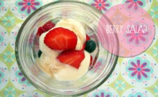Yoghurt and berry pots