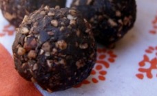 Healthy chocolate power balls