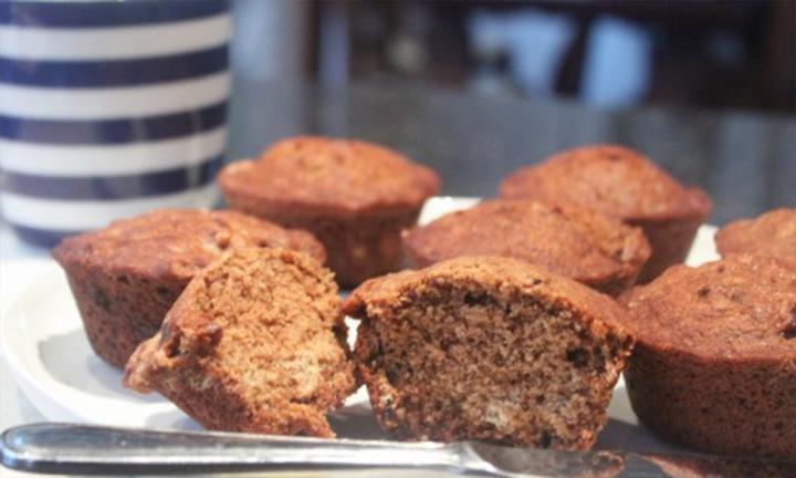 Date and cinnamon muffins