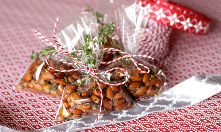 Thyme and fennel roasted almonds