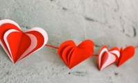 3D heart garland on Kidspot