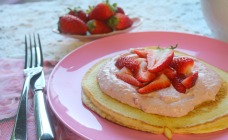 Pancakes with strawberry marscapone