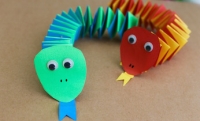 Paper accordion snakes on Kidspot NZ