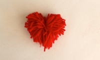 pom pom heart on Kidspot