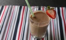 Nutty pear and chocolate smoothie