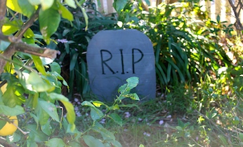 Make a fake Halloween tombstone on Kidspot