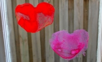 Sticky window hearts on Kidspot
