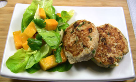 Chicken rissoles with sweet chilli mango salad