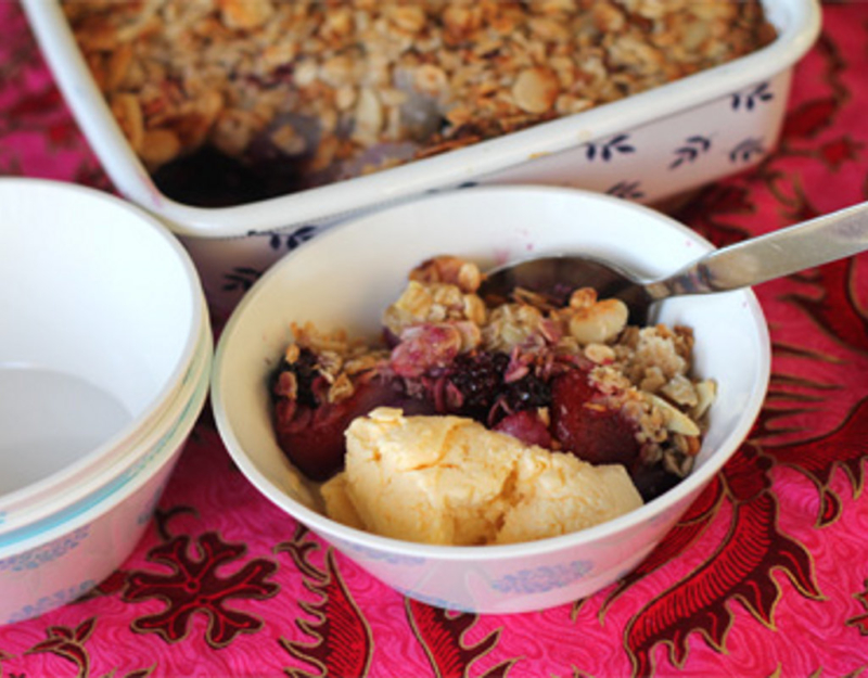pear and berry crumble