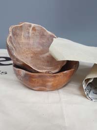 DIY: Upcycle old wooden bowls
