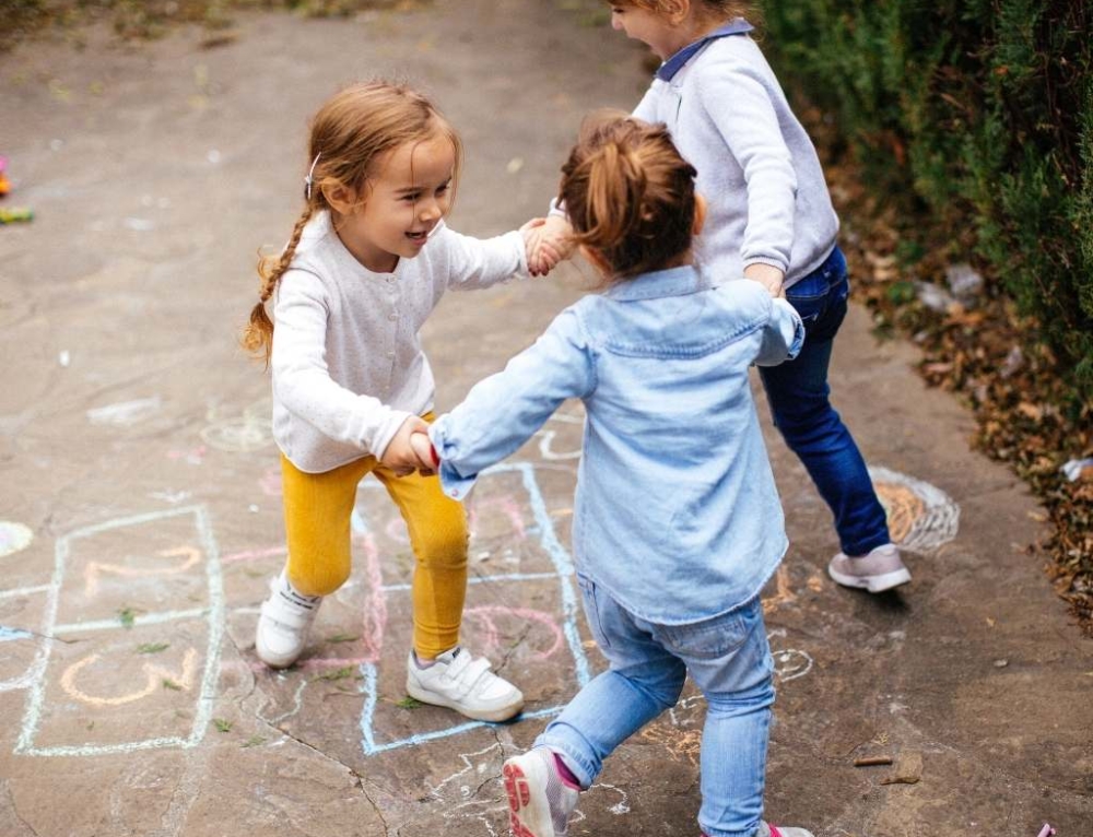 6 Benefits Of Outdoor Play For Children’s Development
