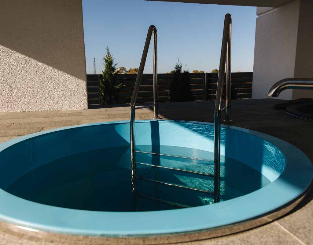 Plunge pool
