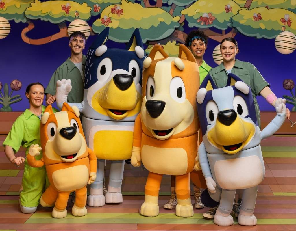The cast of Bluey on stage.