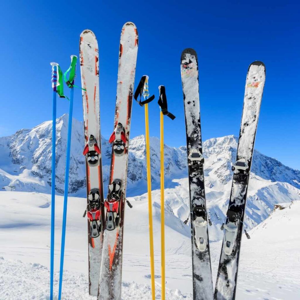 Skis in the snow.